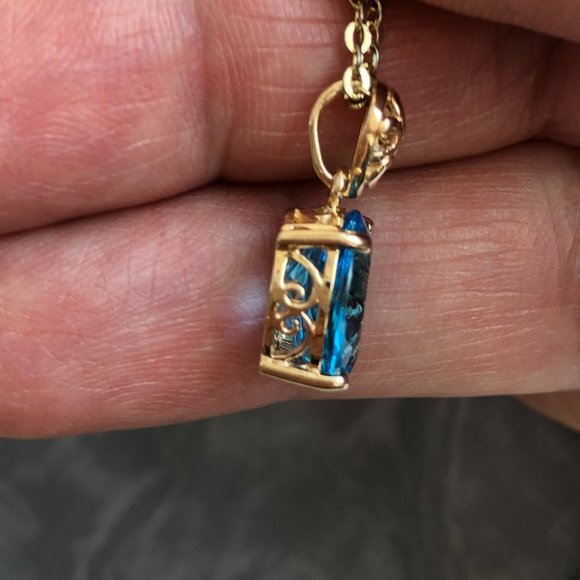 NEW - Macy's 14KT Solid Gold Genuine Oval Blue Topaz Pendant Glamcore Sparkly - Picture 15 of 17